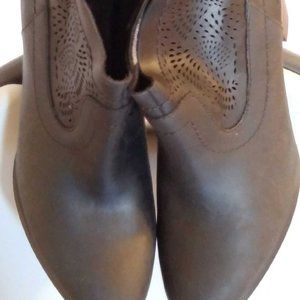 Ugg Zipper Back Leather Booties w/Stacked Heel